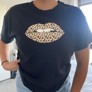 FOREVER 21 Leopard Lips T-shirt